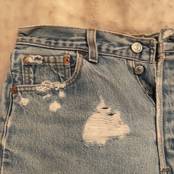 ✨denim Levi’s shorts✨ - Picture 3 of 5
